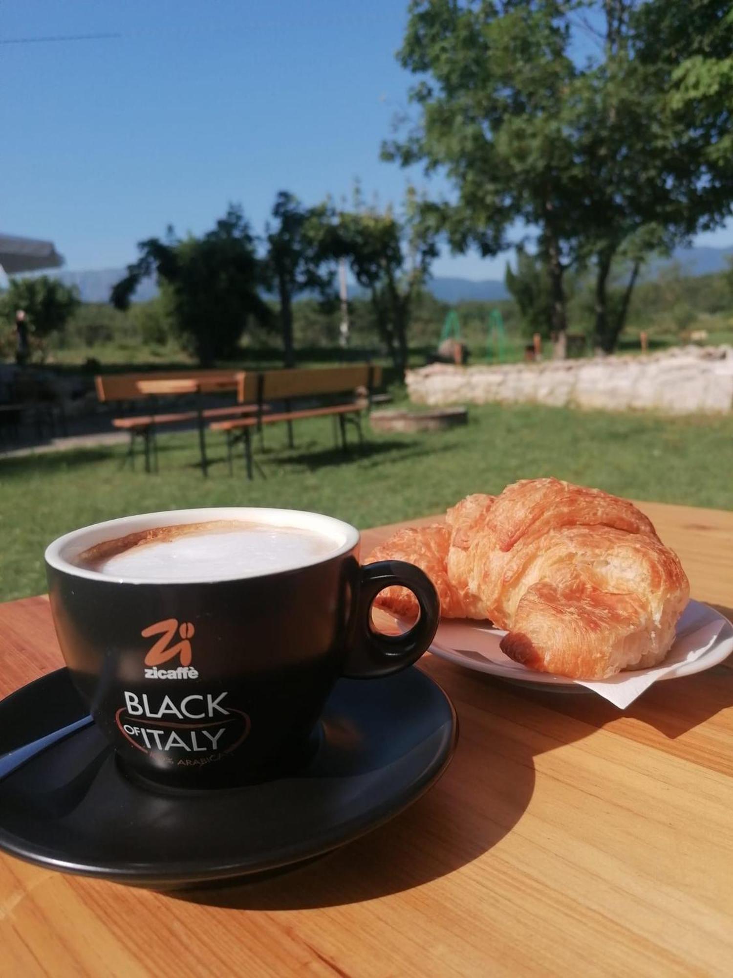 Bed&Breakfast La Ginestra Abbateggio Buitenkant foto
